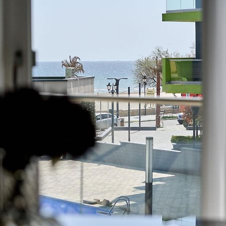 Maya Apartment- Spa N Pools Beach Resort Mamaia Exterior photo