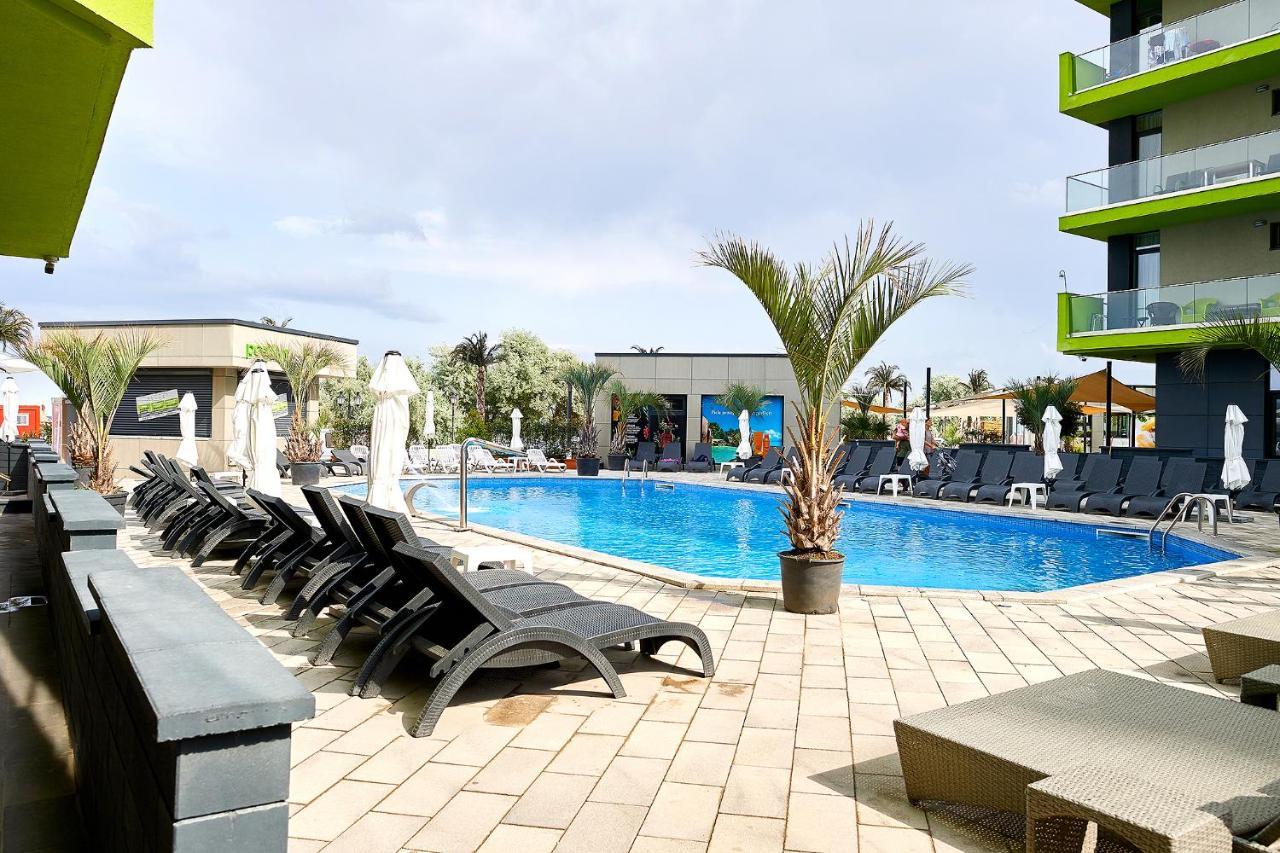 Maya Apartment- Spa N Pools Beach Resort Mamaia Exterior photo