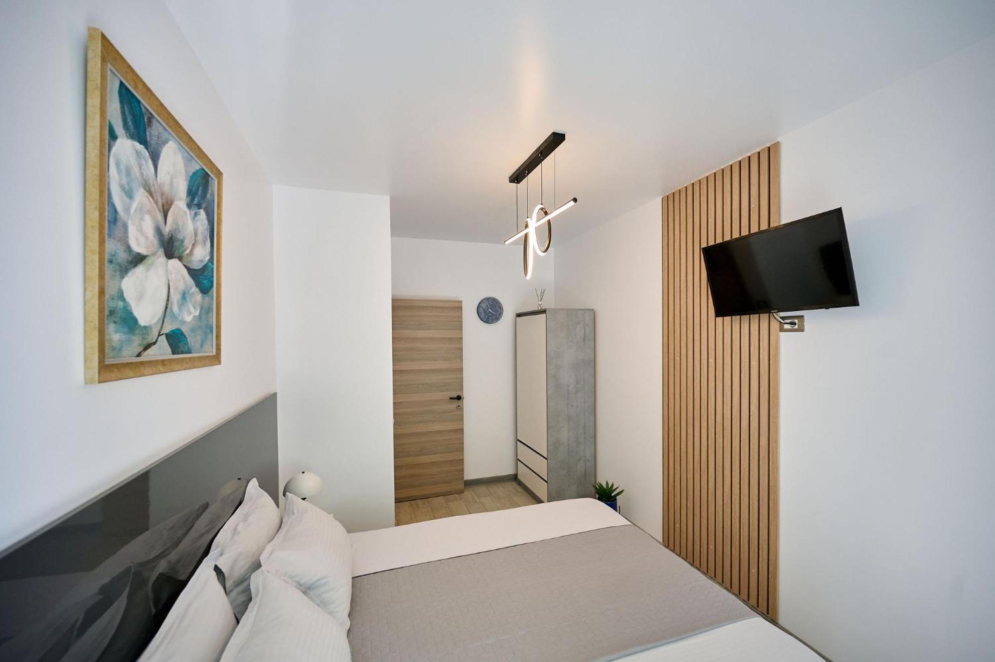 Maya Apartment- Spa N Pools Beach Resort Mamaia Exterior photo