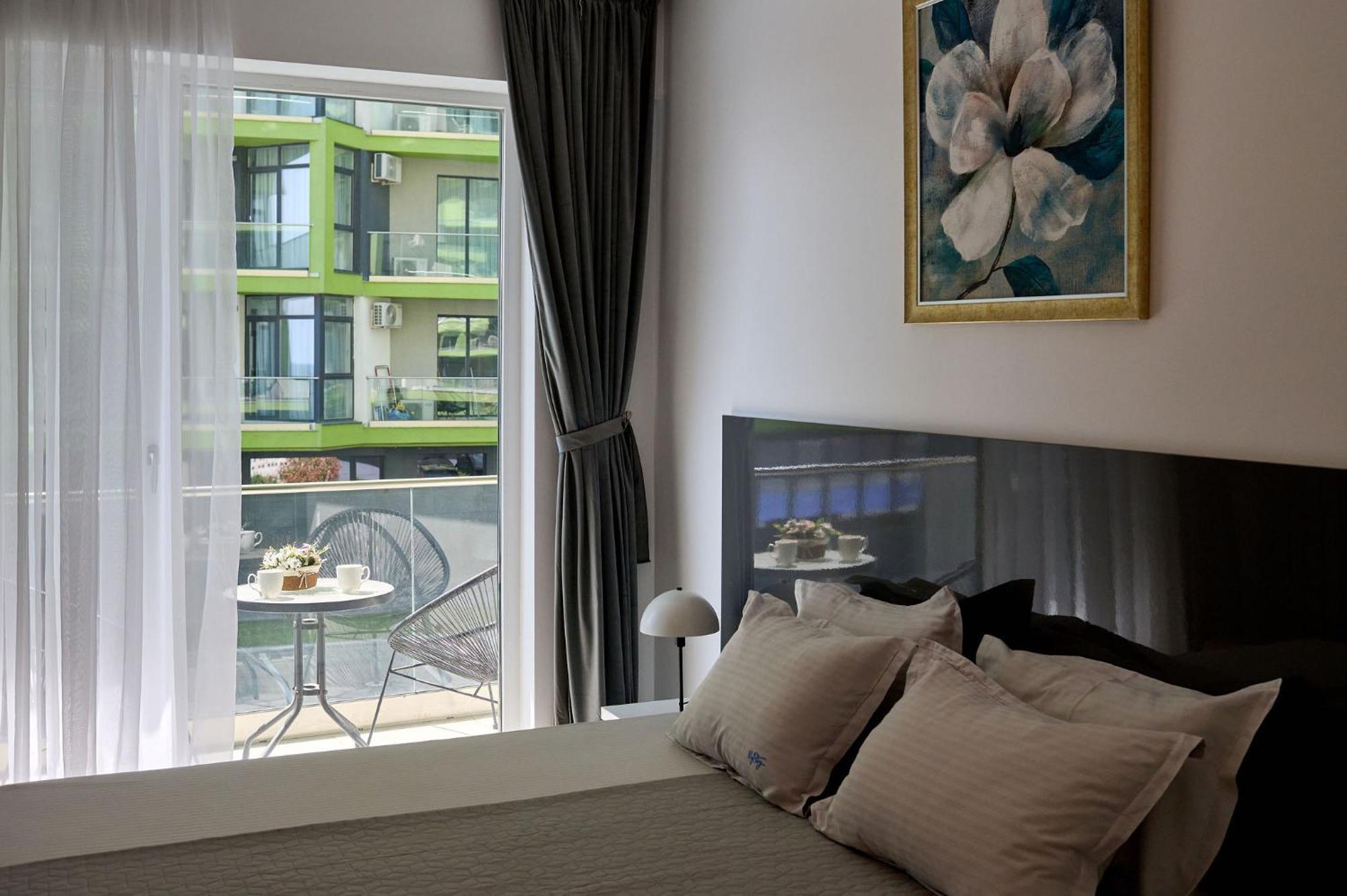 Maya Apartment- Spa N Pools Beach Resort Mamaia Exterior photo
