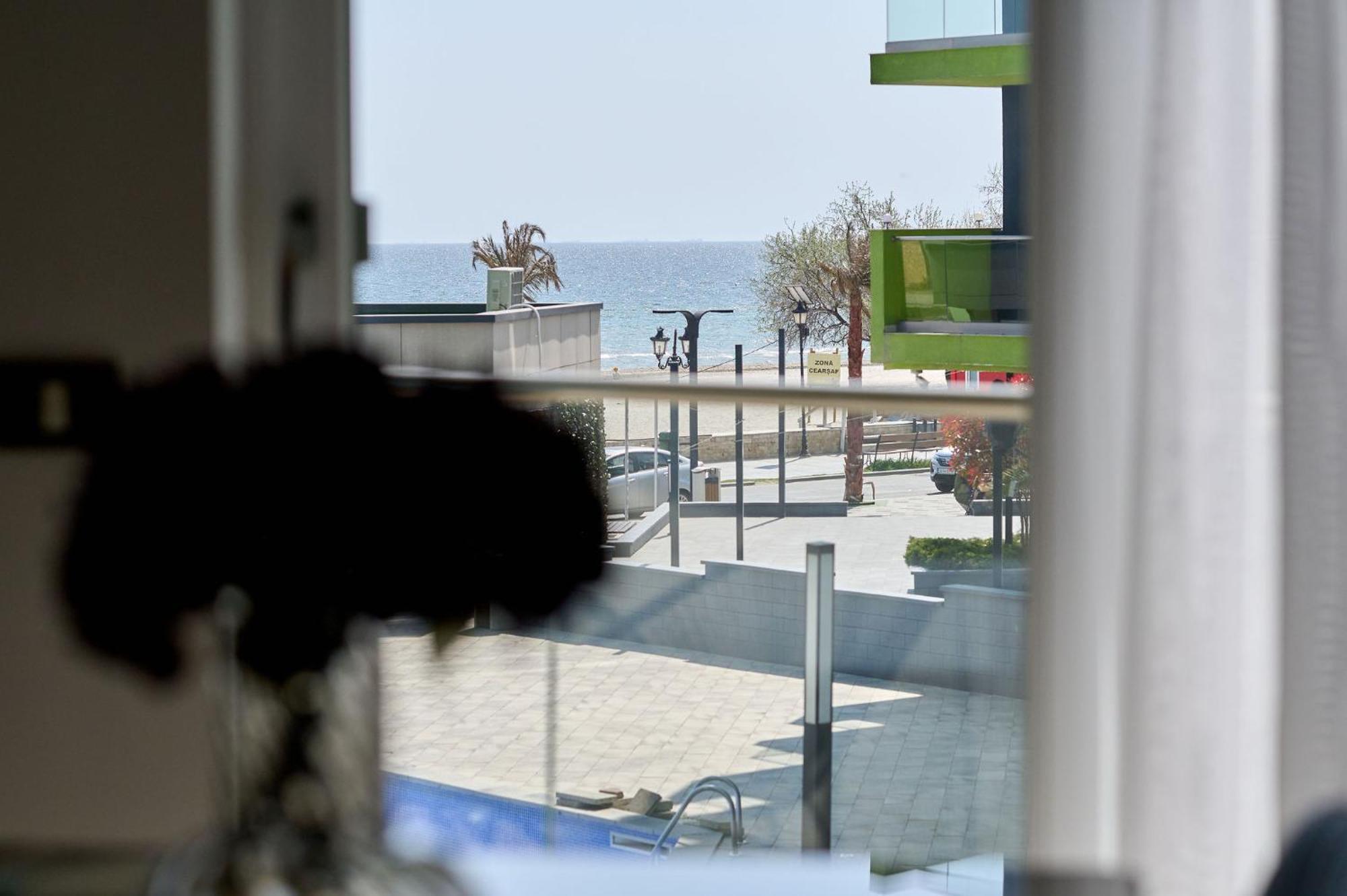 Maya Apartment- Spa N Pools Beach Resort Mamaia Exterior photo