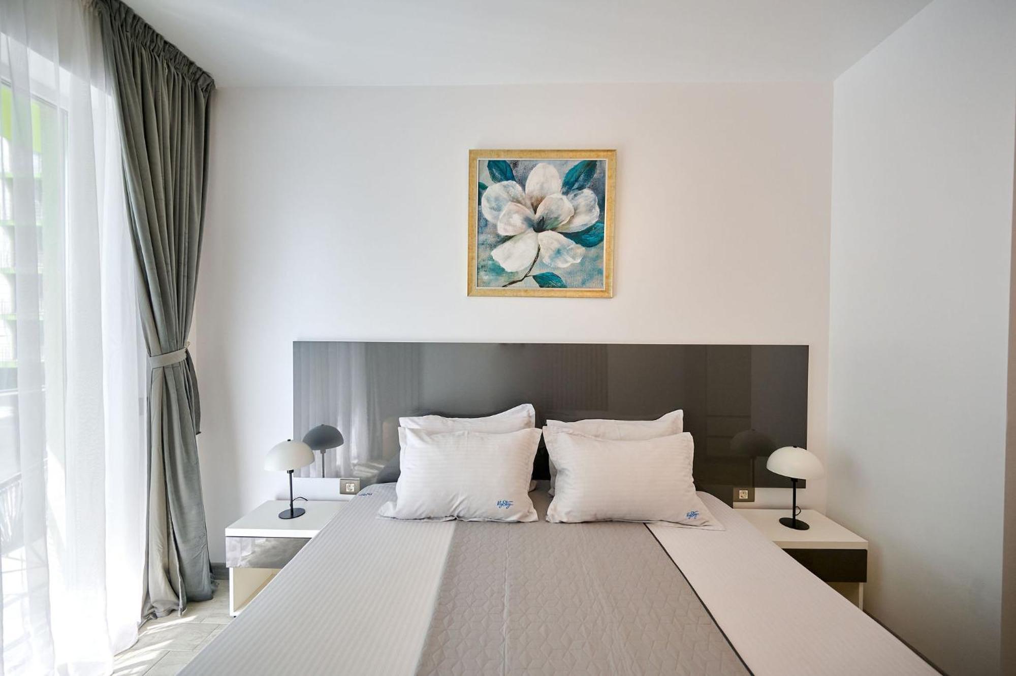 Maya Apartment- Spa N Pools Beach Resort Mamaia Exterior photo