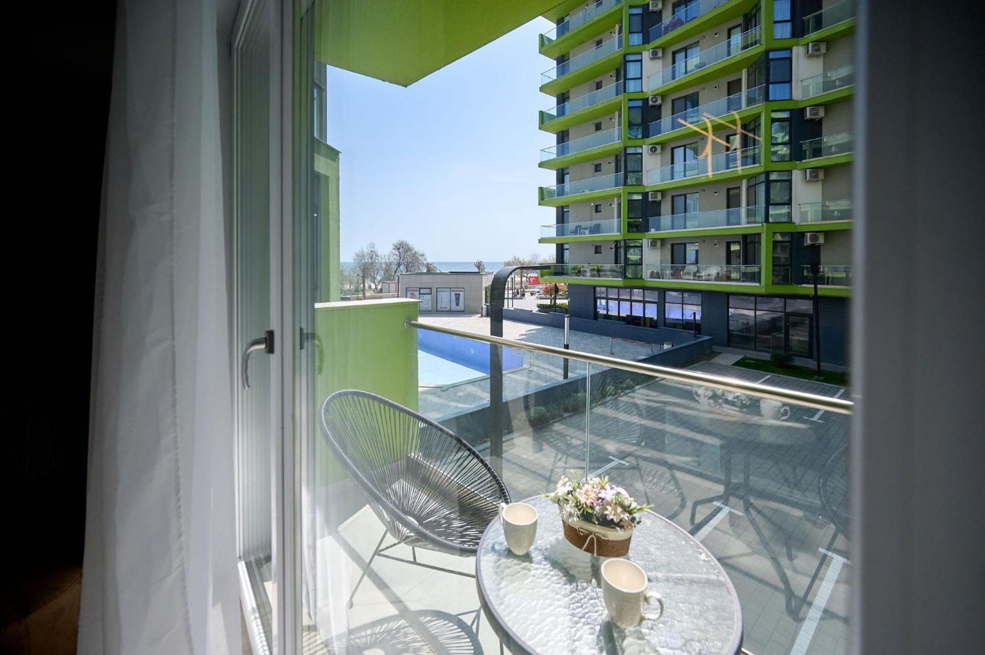 Maya Apartment- Spa N Pools Beach Resort Mamaia Exterior photo